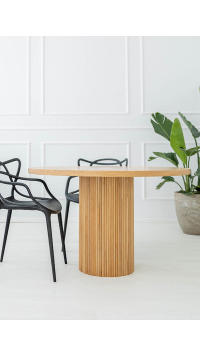 IZUMI Round Table with a Natural Veneer Top